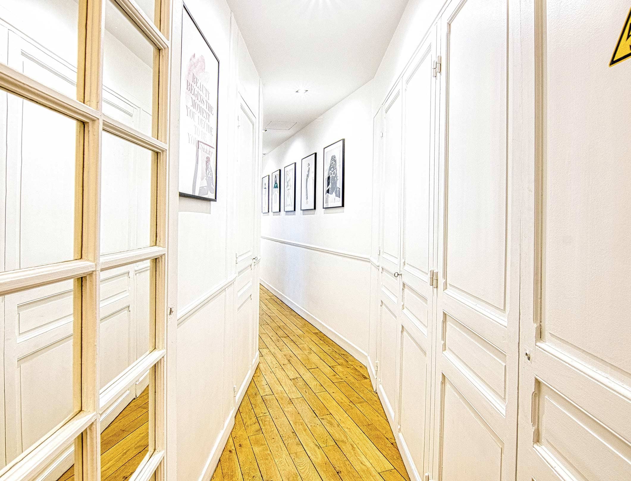 Photographie d'intérieur du Centre du Champs de Mars couloir | Paris 15