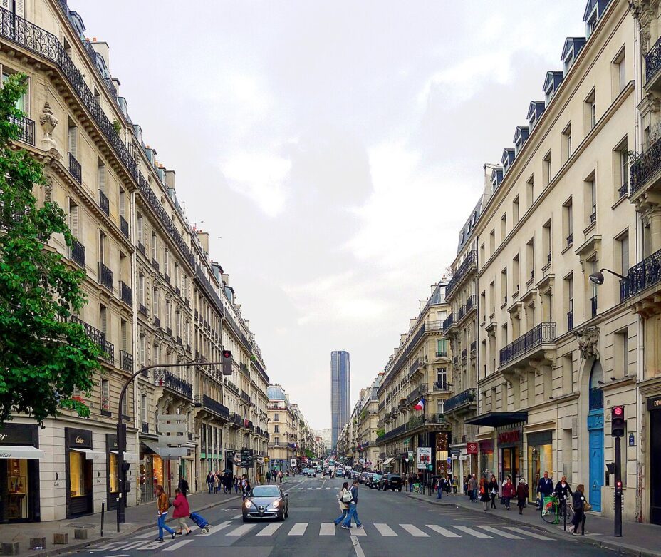 Centre Du Champ De Mars – Centre de Médecine Esthétique & Laser à Paris 40 Rue de Paris avec vue sur la Tour Montparnasse – centre-ville et architecture parisienne – Centre du Champ de Mars Paris