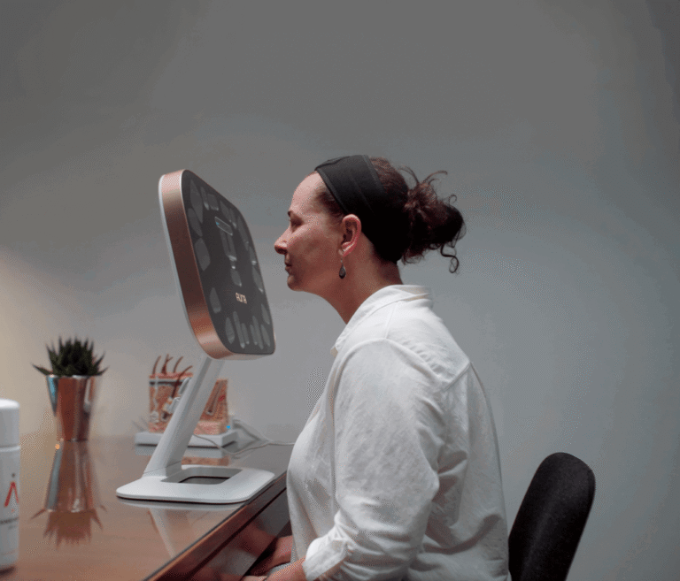Analyse de la peau avec Aura 3D pour évaluer les caractéristiques cutanées du visage