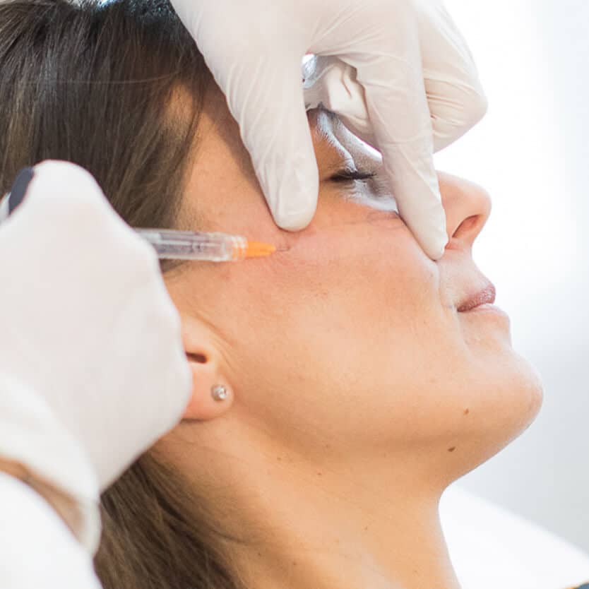 Injection SkinBooster visage à Paris réalisée par un médecin esthétique